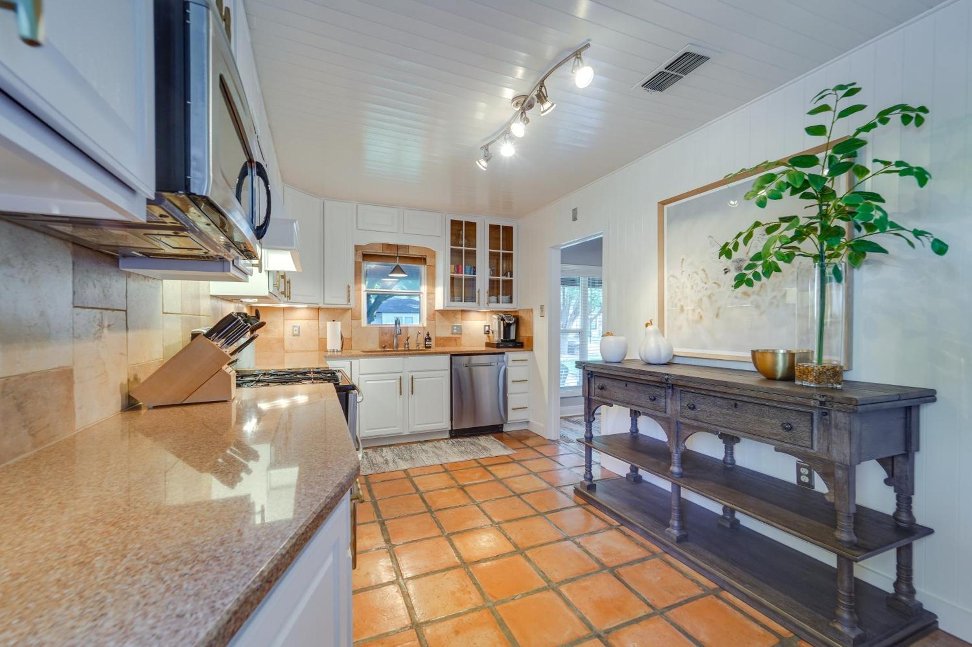 Lovely Lubbock Home With Furnished Deck And Grill Bagian luar foto