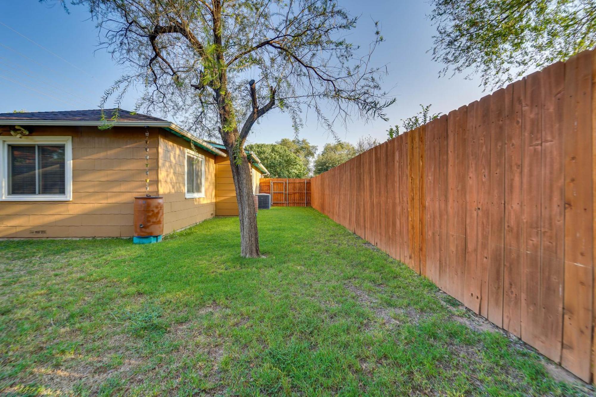 Lovely Lubbock Home With Furnished Deck And Grill Bagian luar foto